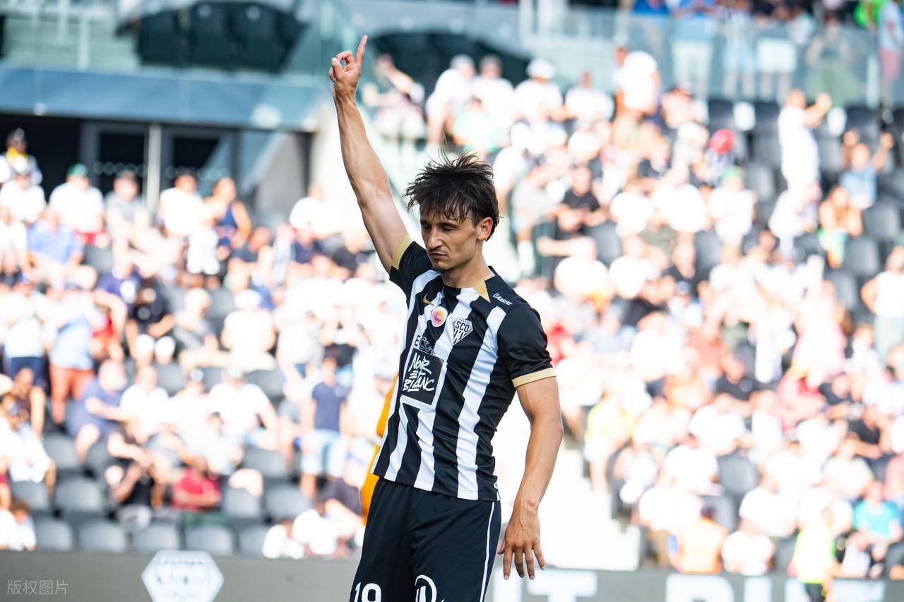 阿贾克斯迎法甲关键赛，集结日复出首秀，质疑声仍在，赛程密集仍需轮换(阿贾克斯队史十大巨星)-金年会首页