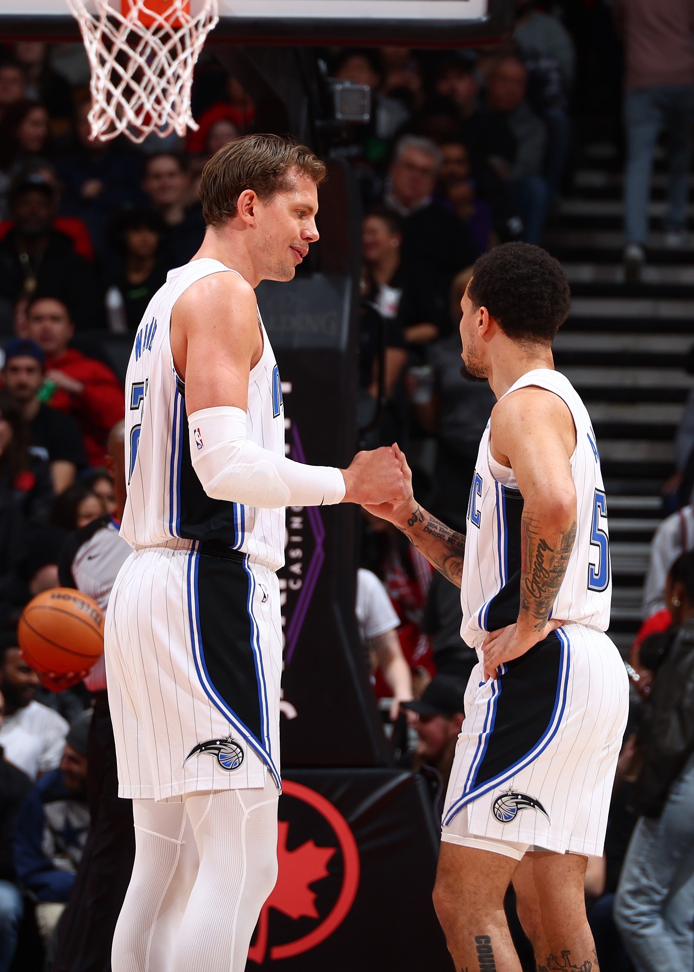 加时末段突围战来临，多伦多猛龙围绕全明星赛再遭质疑，球迷炸锅，身体对抗强度拉满的简单介绍-金年会官网入口